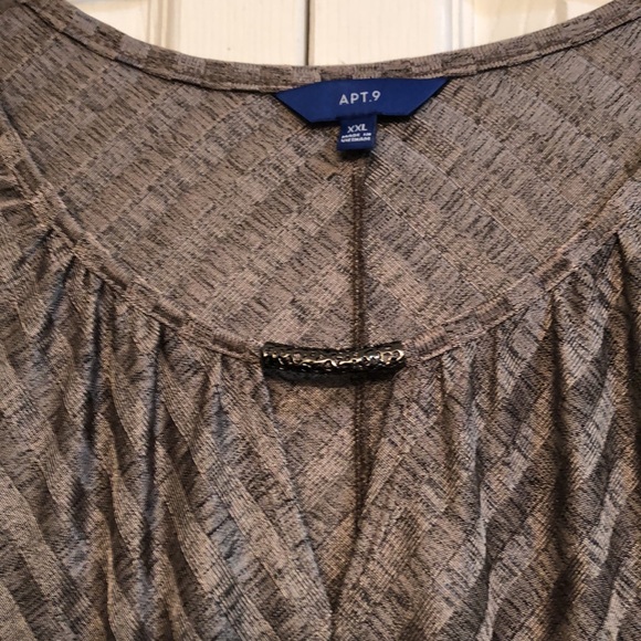 Beautiful Blouse!! - Picture 2 of 4